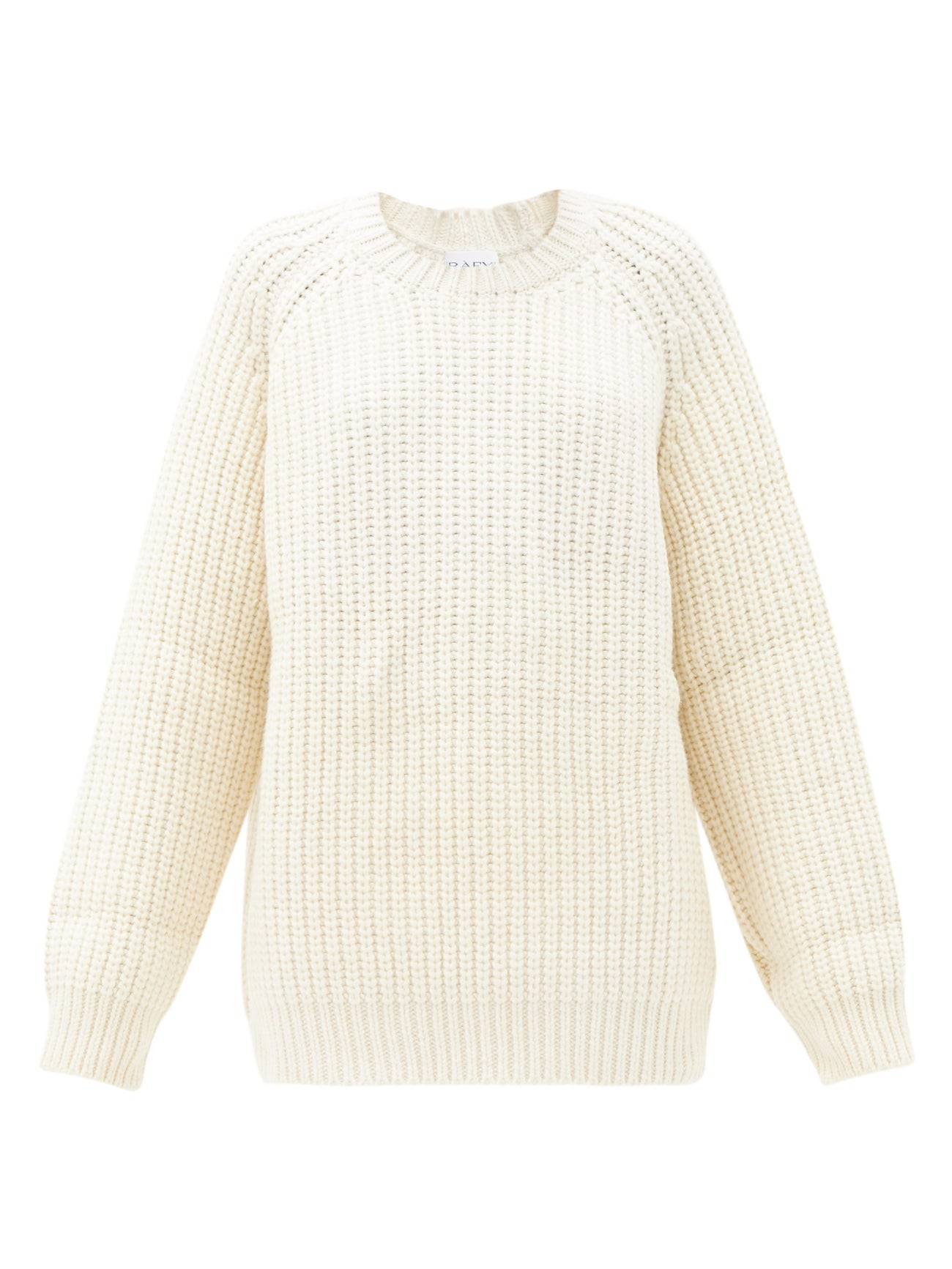 Sweter Raey/ Matchesfashion.com ok. 2400 zł (Fot. materiały prasowe)