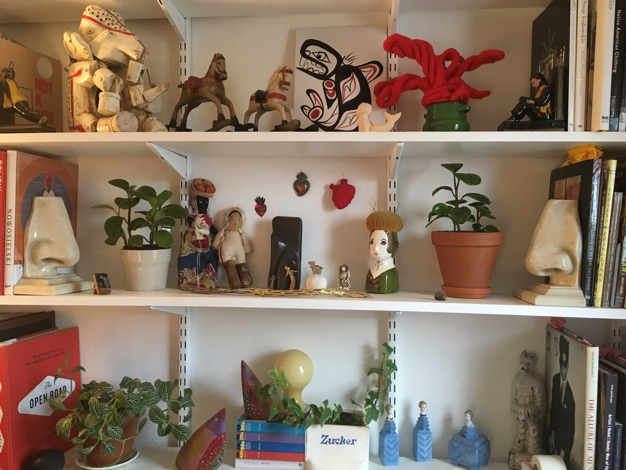 Moje domowe studio na Brooklynie ze skarbami z podróży (Fot. Archiwum prywatne)