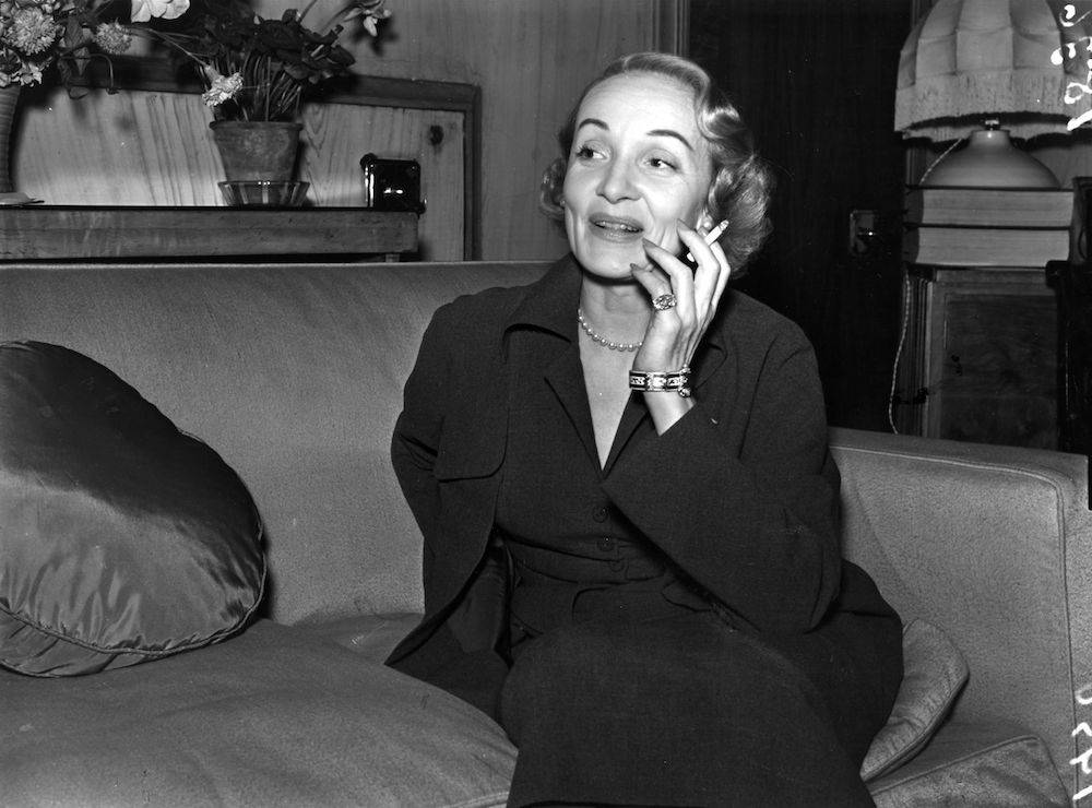 Marlene z nieodłącznym papierosem (Fot. Getty Images)