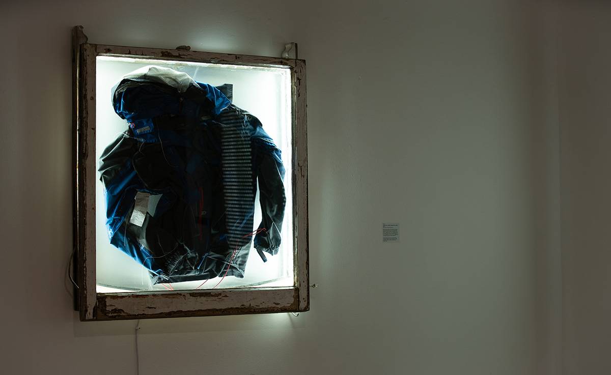 THE BLUE JACKET (WINDOW TANK), 2022 / Fot. @sarabandefoundation