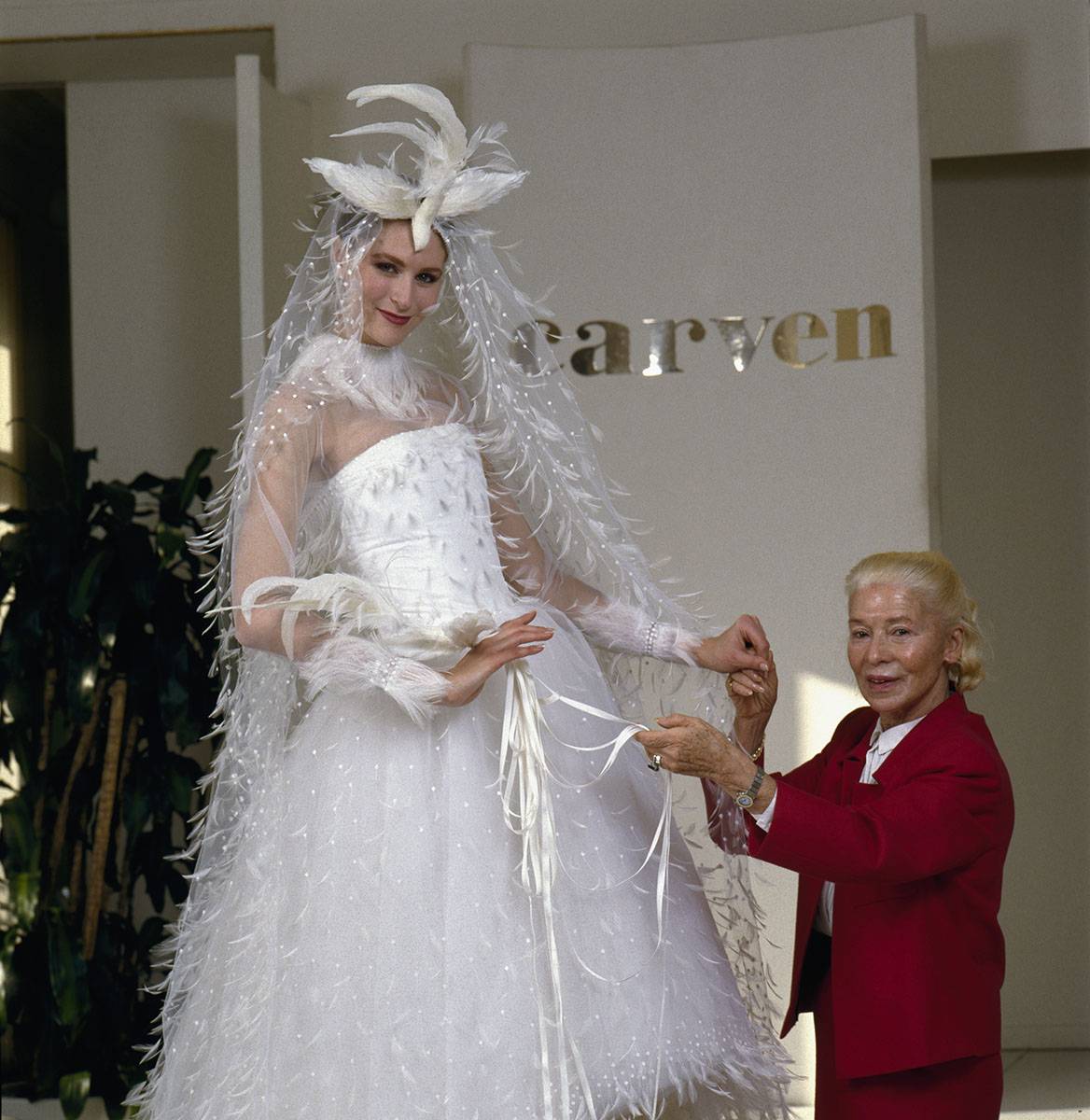 Madame Carven z suknią ślubną własnego projektu (Fot. Getty Images)