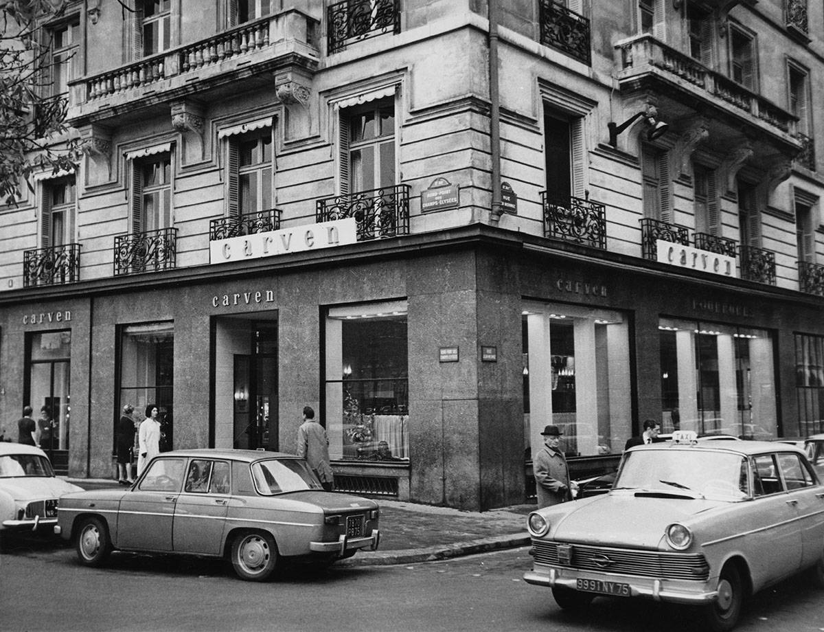 Dom mody Carven przy Rond-Point des Champs-Elysees, Paryż, 1965r rok (Fot. Getty Images)