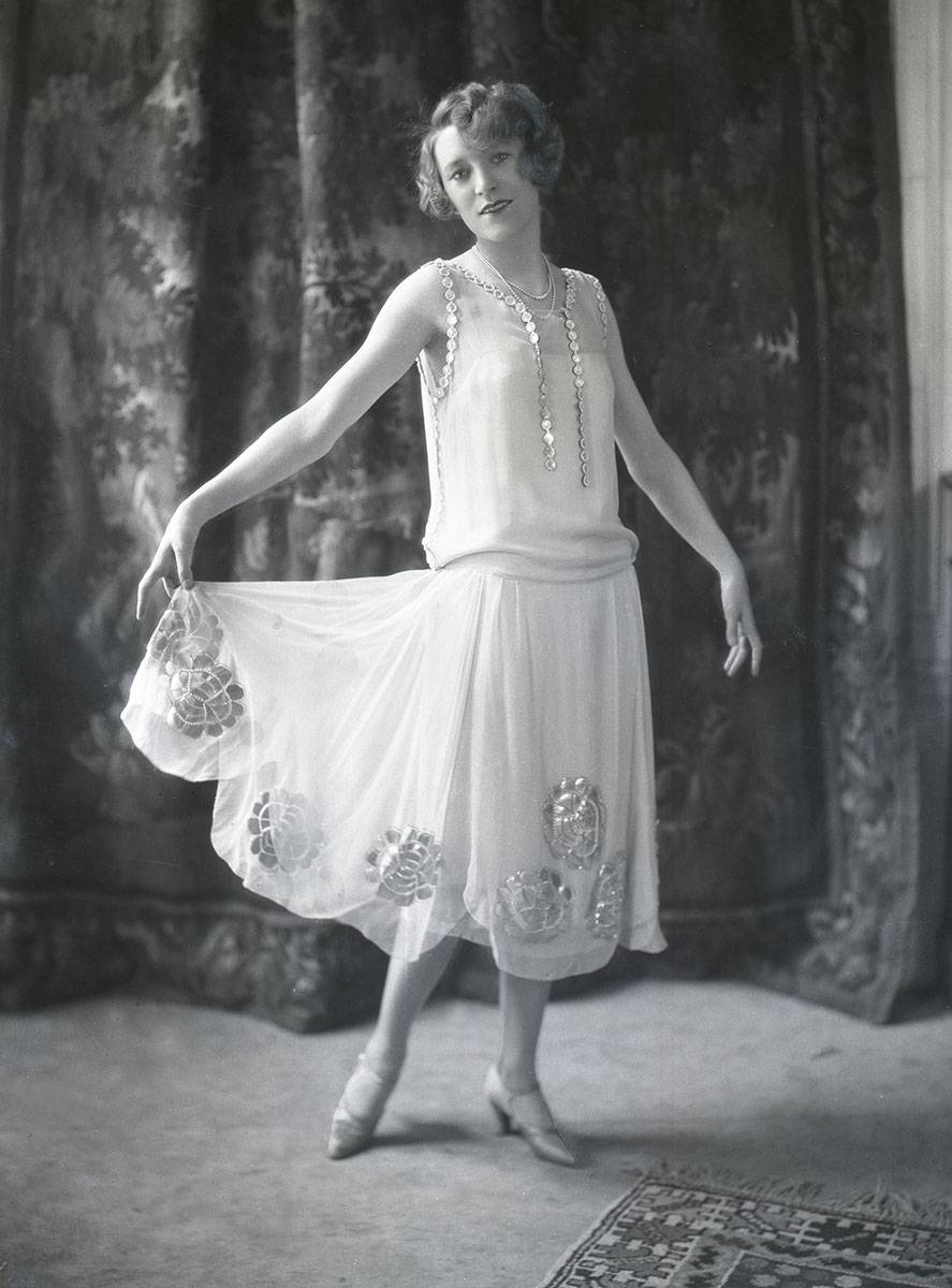 Annette Wills w sukience projektu Wortha (Fot. Getty Images)