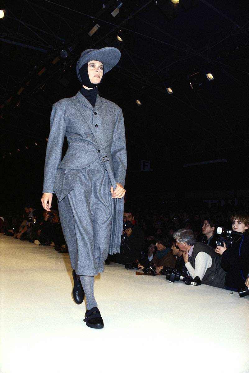 Yohji Yamamoto jesień-zima 1985-1986 (Fot. Getty Images)