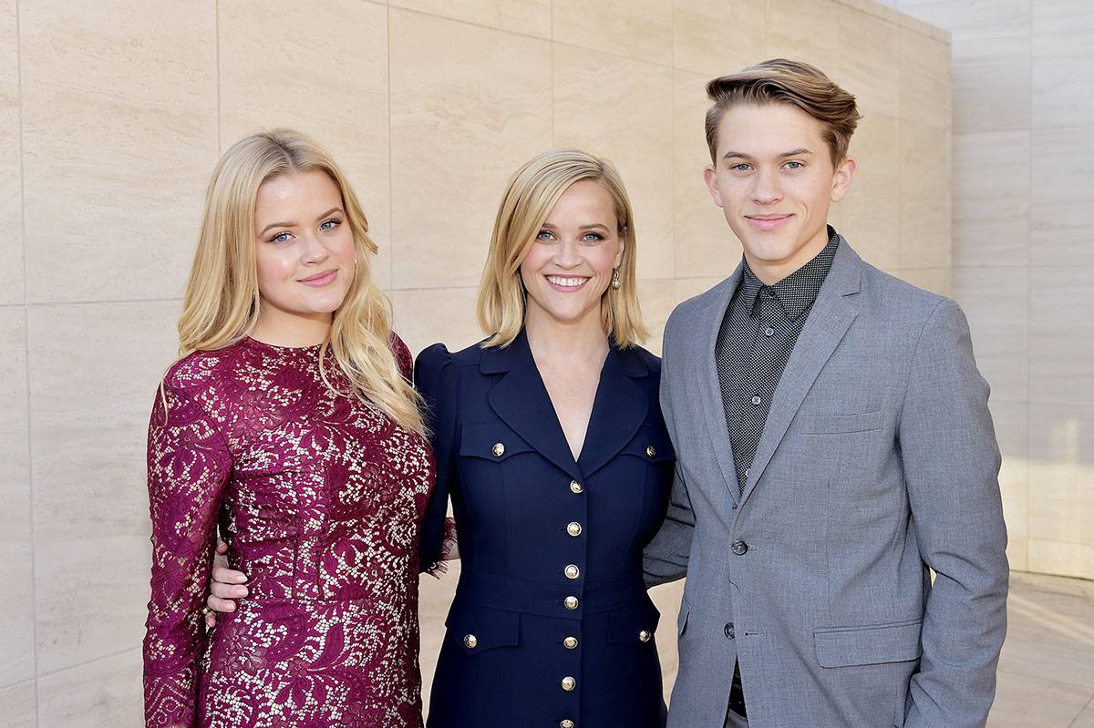 Reese Witherspoon: Jedna z najpotężniejszych kobiet w Hollywood. Reese Witherspoon ma głowę na karku, skończyła Stanford i właśnie sprzedała jedną ze swoich firm za 900 milionów dolarów.