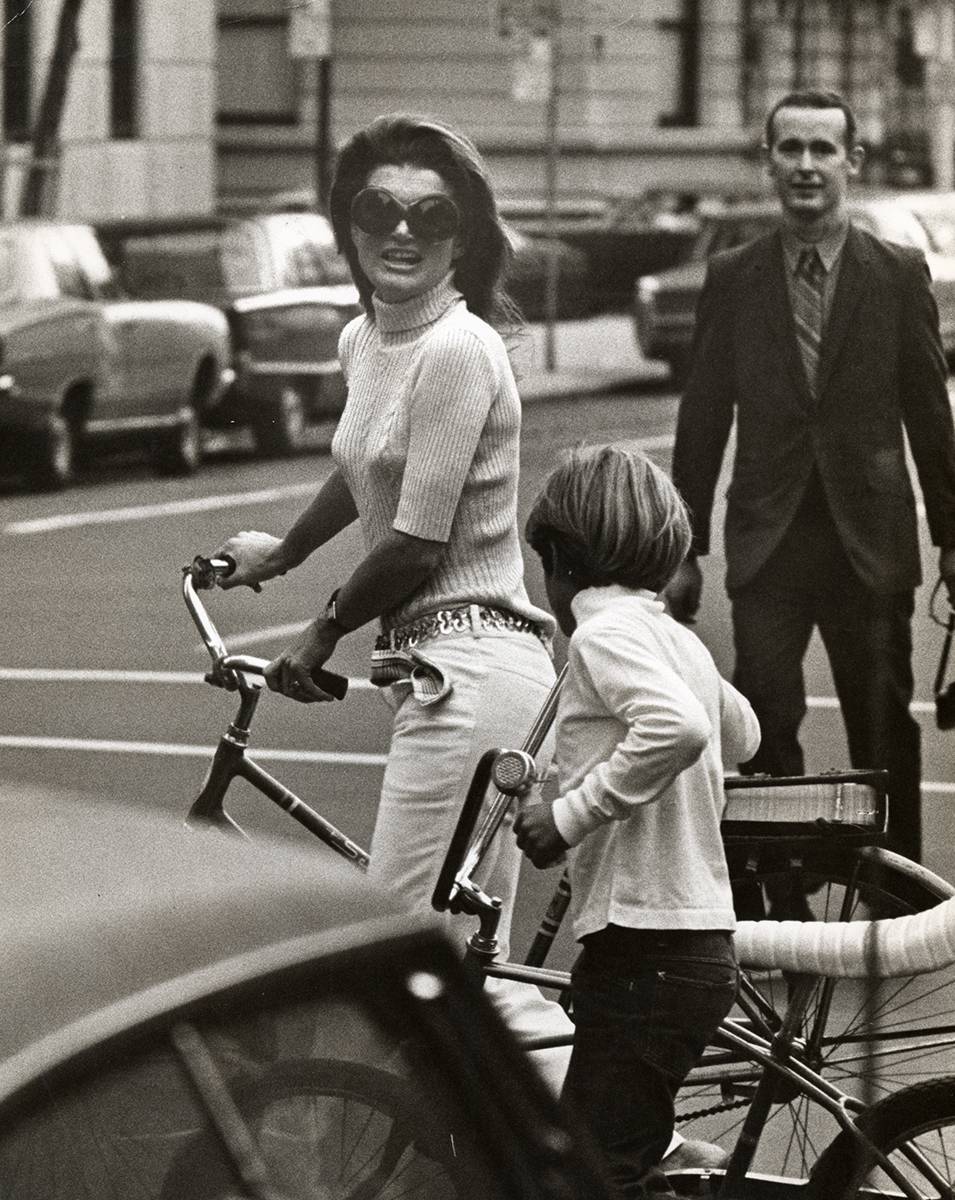 Jackie Kennedy Onassis i John F. Kennedy Jr. (Fot. Ron Galella/Ron Galella Collection via Getty Images)