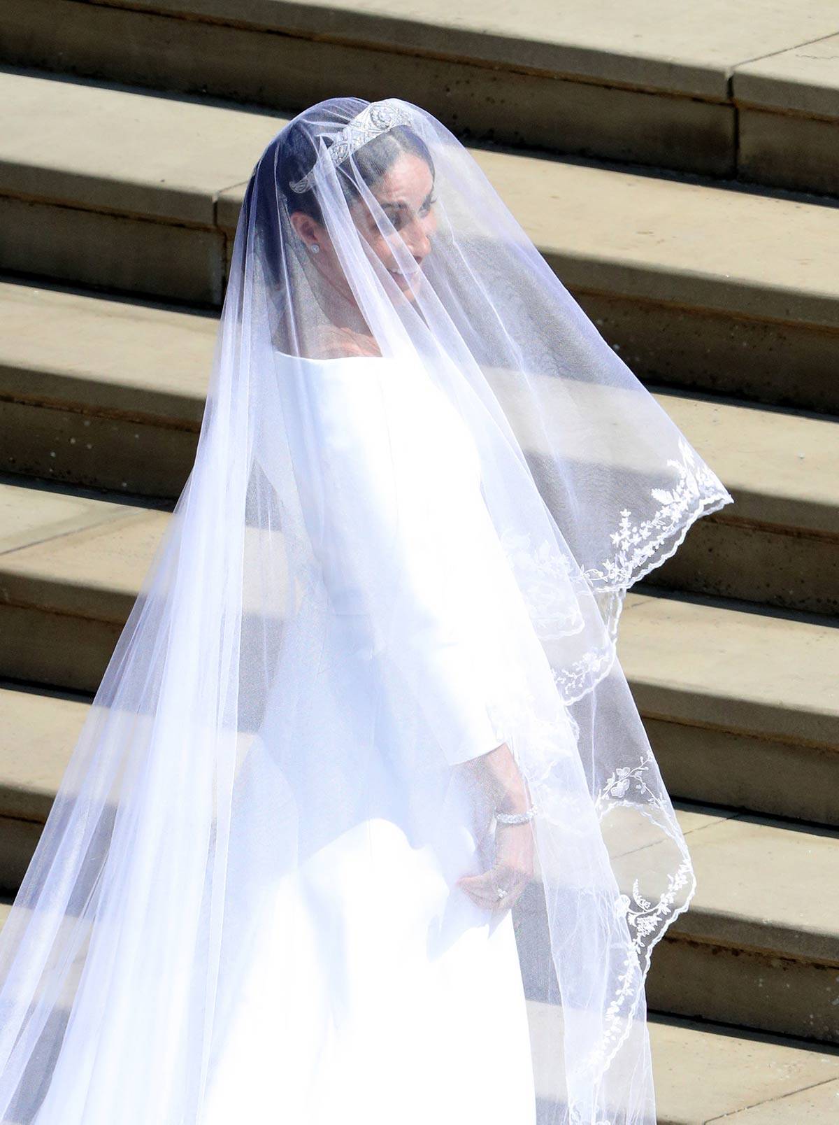 Welon Meghan Markle na schodach w zamku Windsor (Fot. Jane Barlow - WPA Pool/Getty Images)