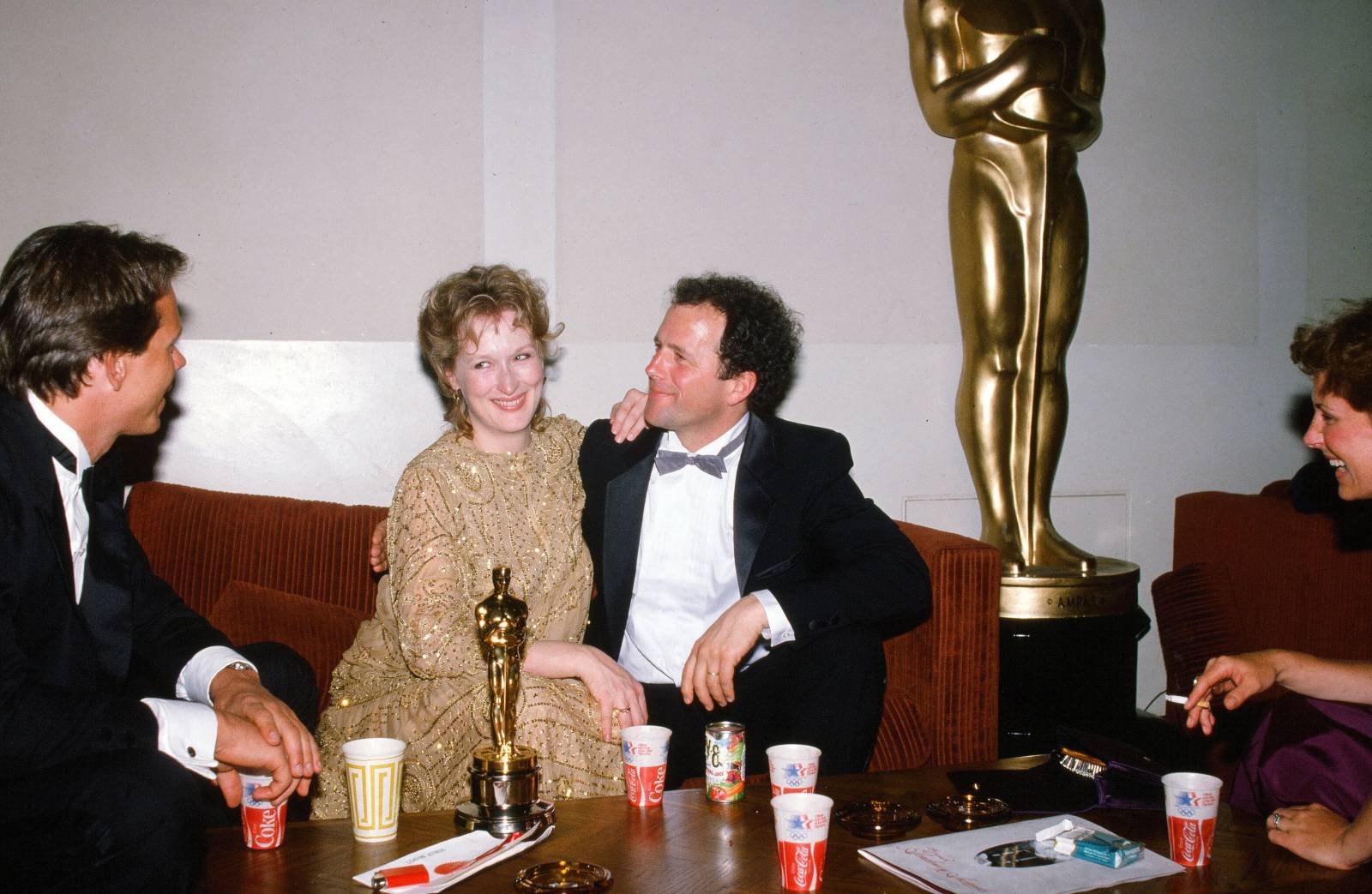 Meryl Streep i Don Gummer na backstageu ceremonii rozdania Oscarów w 1983 roku - Meryl z Oscarem za Wybór Zofii (Fot. Michael Montfort/Michael Ochs Archives, Getty Images)