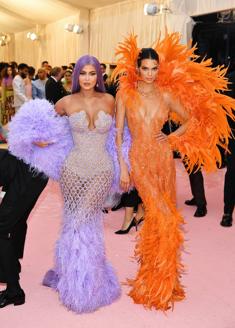 Kylie i Kendall Jenner na gali MET 2019 (Fot. Getty Images)