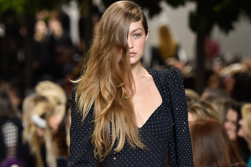 Gigi Hadid na pokazie (Fot. Getty Images)