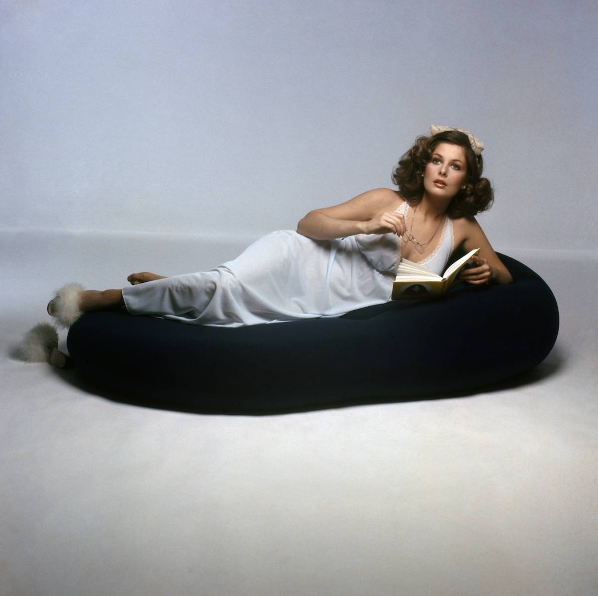 Christina Ferrare dla Vogue, 1974 rok (Fot. Francesco Scavullo/Condé Nast via Getty Images)
