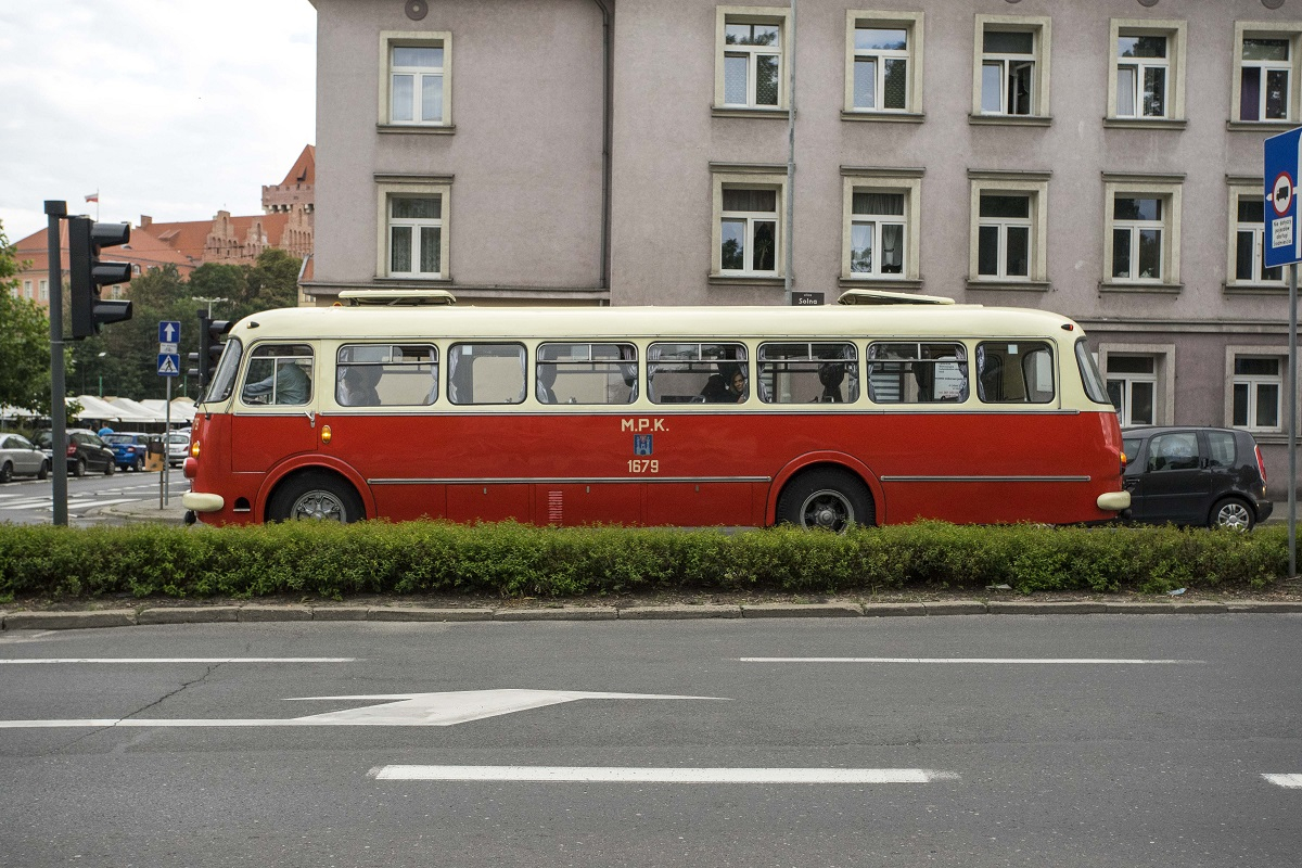 Zabytkowy autobus MTK, ogórek: