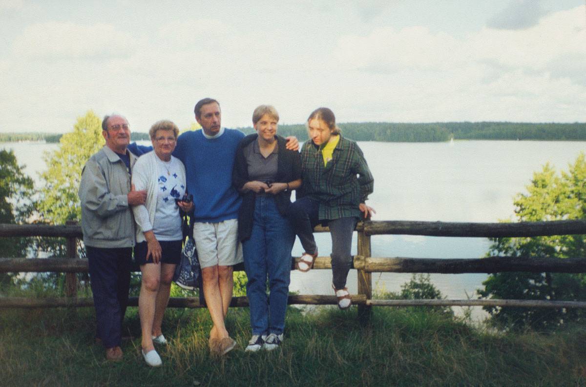 Mazury. Madeleine i André Hardy, Waldemar z żoną i córką, lata 90. (Fot. z archiwum prywatnego Moniki Milewicz)