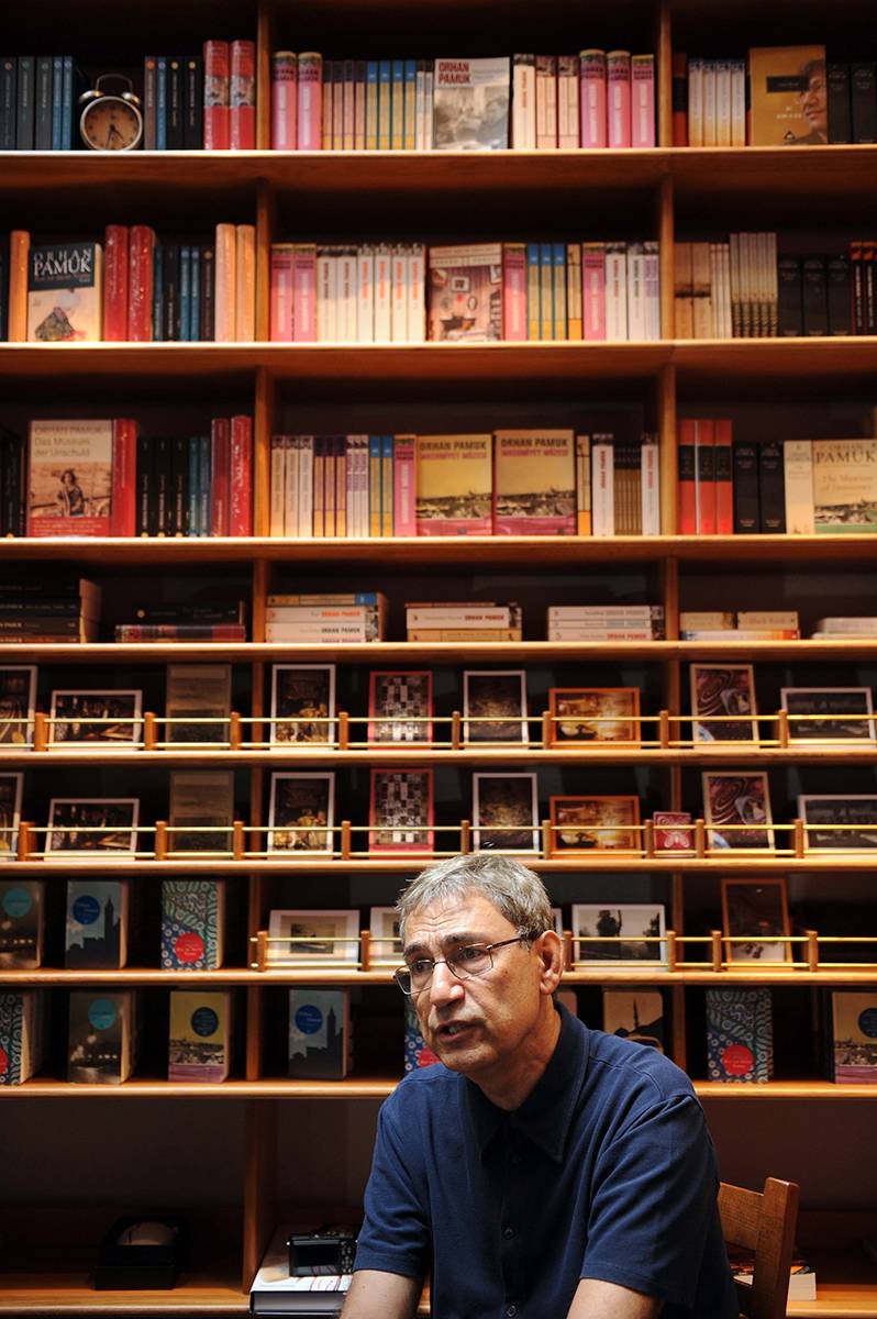 Orhan Pamuk w Muzeum niewinności w Stambule