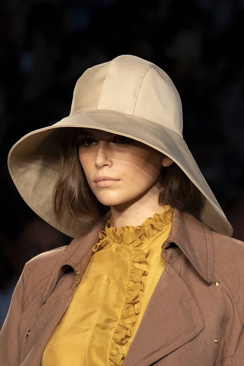 Kapelusz Alberta Ferretti (Fot. ImaxTree)