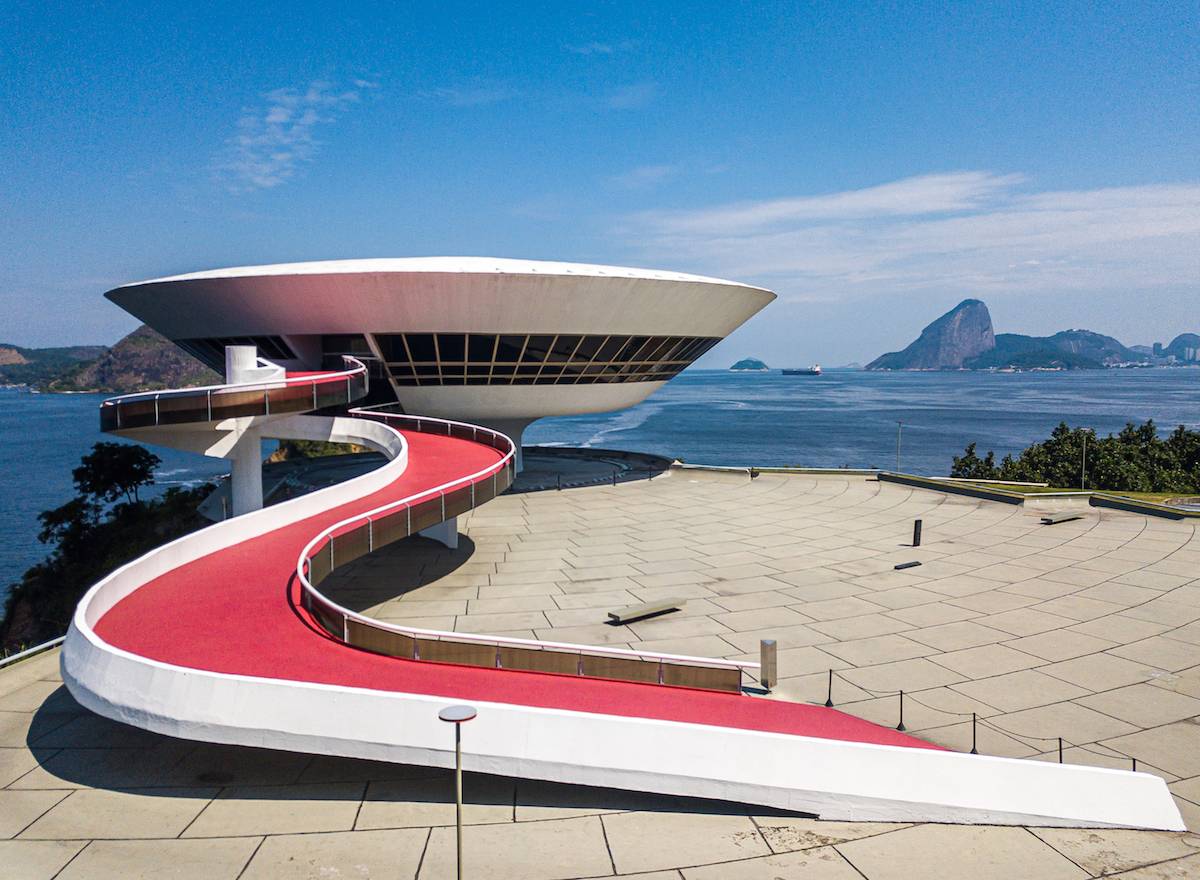 Muzeum Sztuki Nowoczesnej Niterói, Rio de Janeiro (Fot. Buda Mendes/Getty Images)
