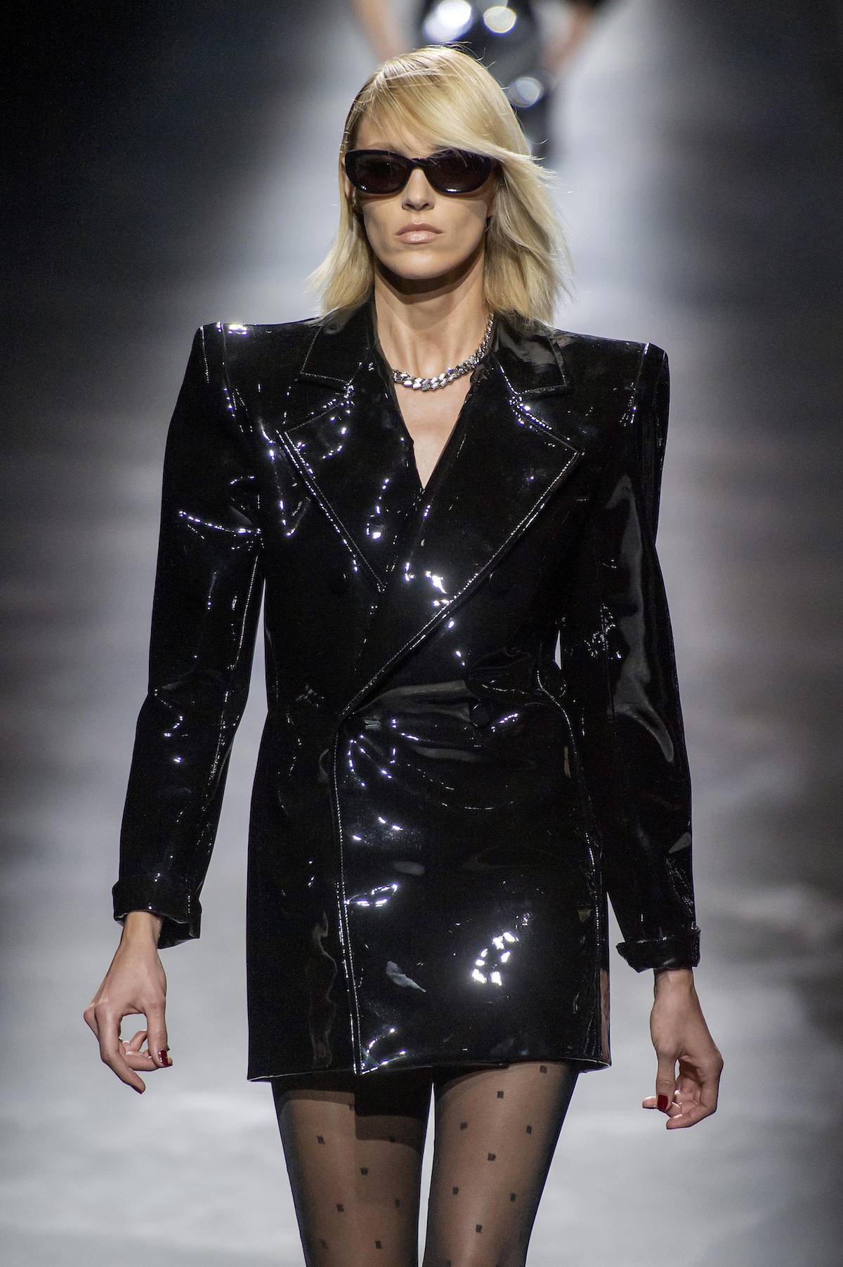 Anja Rubik na pokazie Saint Laurent jesień-zima 2019-2020 (Fot. IMaxTree)