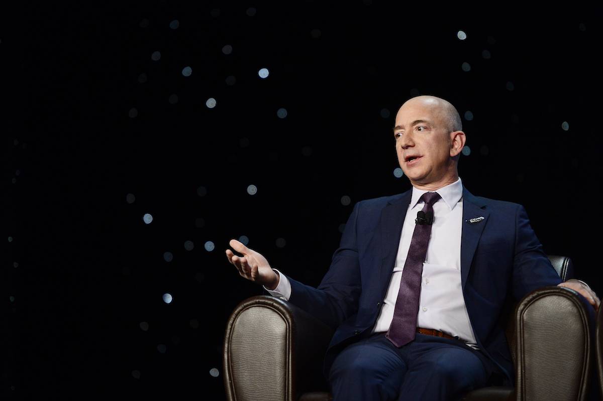 Jeff Bezos (Fot. Brent Lewis/The Denver Post via Getty Images)