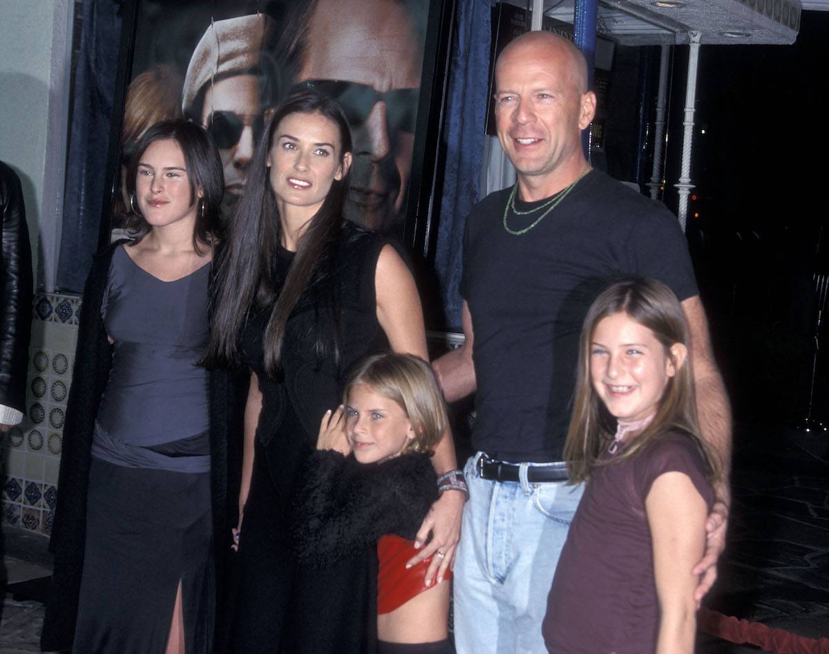 Demi Moore i Bruce Willis z córkami w 2001 roku (Fot. Ron Galella, Ltd./Ron Galella Collection via Getty Images)