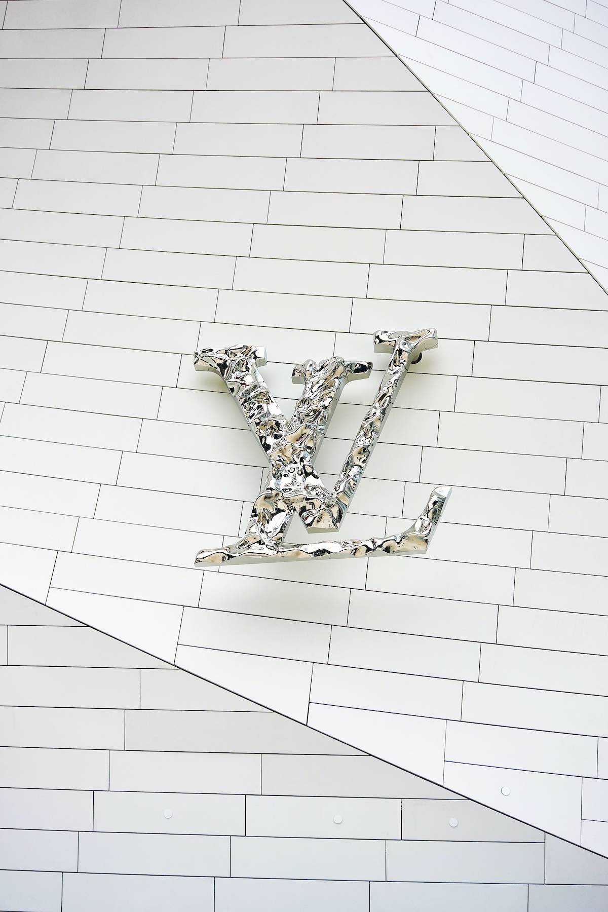 Logo Fondation Louis Vuitton należącego do koncernu LVMH (Fot. Getty Images)