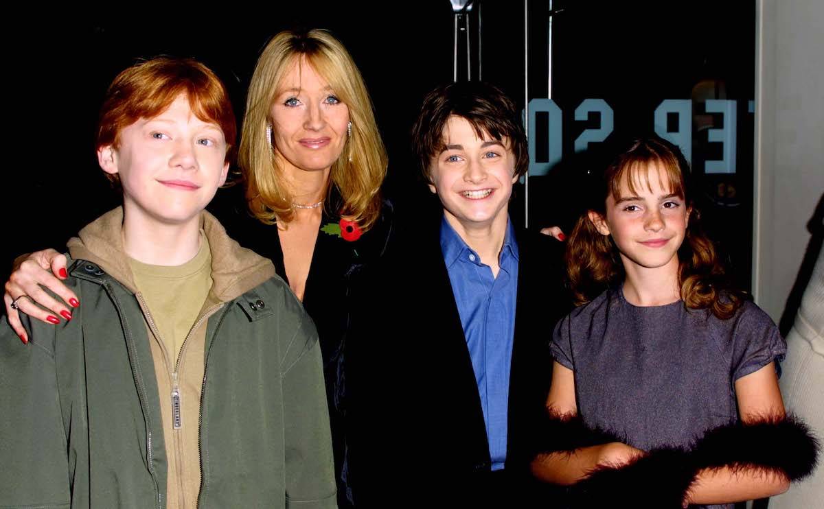 Rupert Grint, J. K. Rowling, Daniel Radcliff i Emma Watson na premierze filmu Harry Potter i Kamień Filozoficzny w 2001 roku (Fot. Gareth Davies/Getty Images)