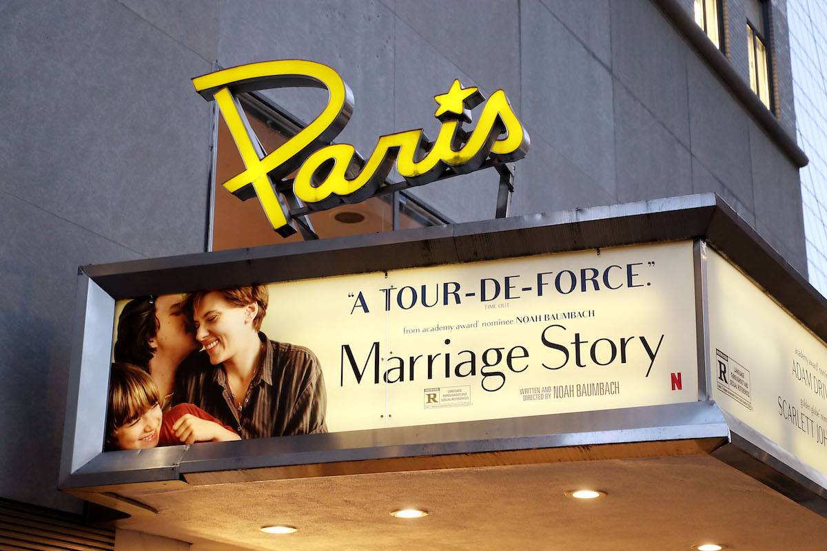 Paris Theatre w Nowym Jorku (Fot. Marion Curtis/Netflix)
