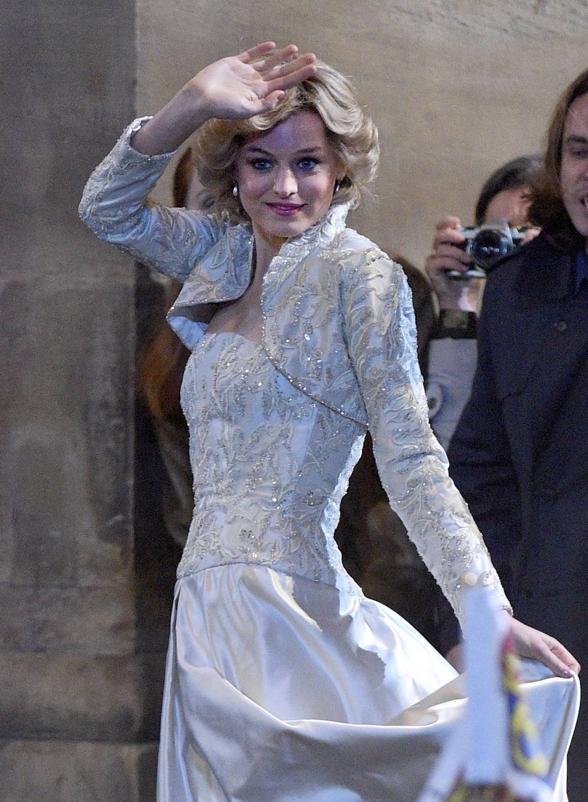 Emma Corrin jako księżna Diana na planie serialu The Crown (Fot. Rex Features/East News)