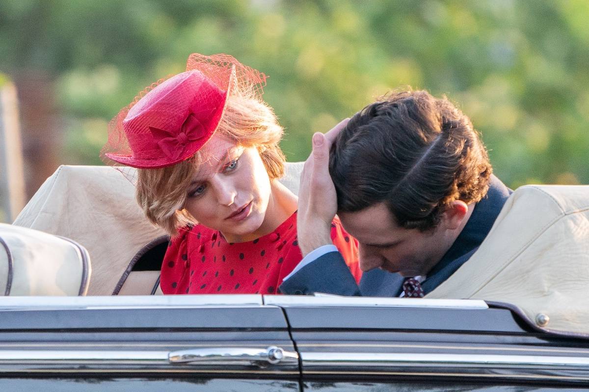 Emma Corrin jako księżna Diana na planie The Crown (Fot. SplashNews.com/East News)