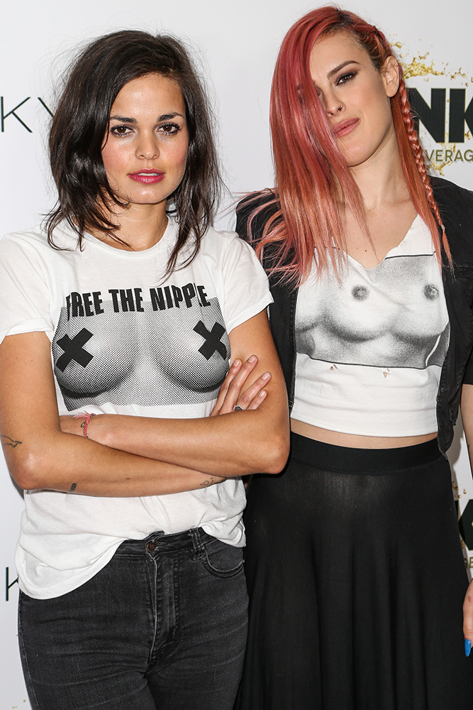 Lina Esco i Rumer Willis (Fot. Chelsea Lauren, Getty Images)