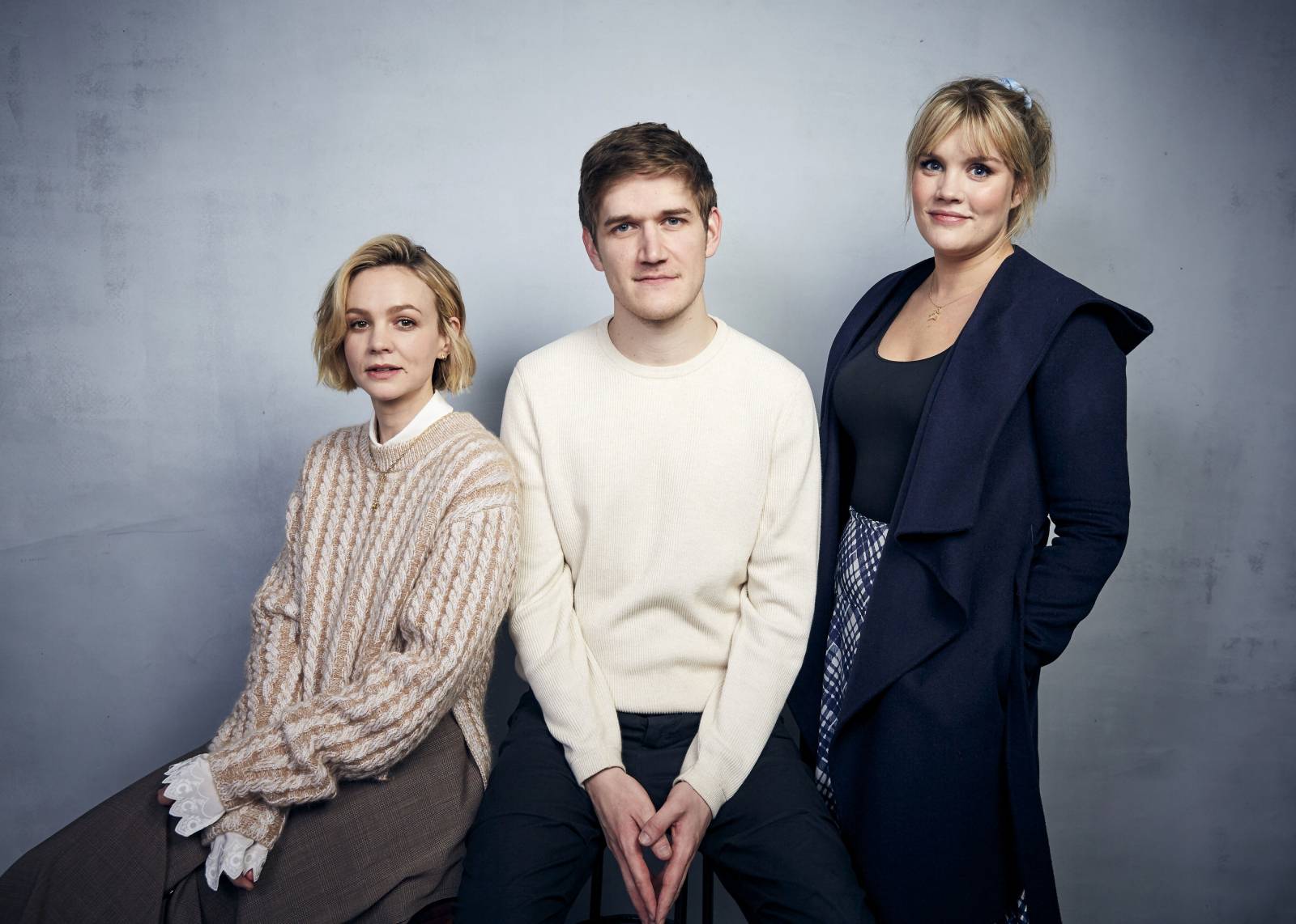 Odtwórcy głównych ról Carey Mulligan i Bo Burnham  z reżyserką Emerald Fennell