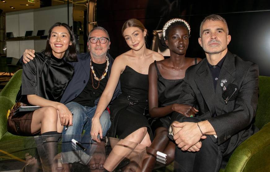 Od lewej: Liu Wen, Olivier Rizzo, Gigi Hadid, Anok Yai i Willy Vanderperre w 2019 roku (Fot. Getty Images)