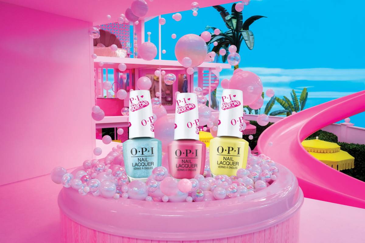 OPI x Barbie The Movie Collection w Polsce. Marka OPI wprowadza do sprzedaży kolekcję inspirowaną filmem „Barbie” Grety Gerwig. W kolekcji OPI x BarbieTheMovie znalazło się dziewięć wyjątkowych kolorów.  