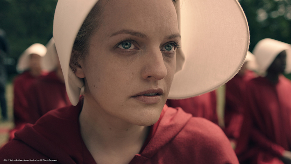 Elizabeth Moss w serialu Opowieść Podręcznej (Fot. Materiały prasowe HBO)