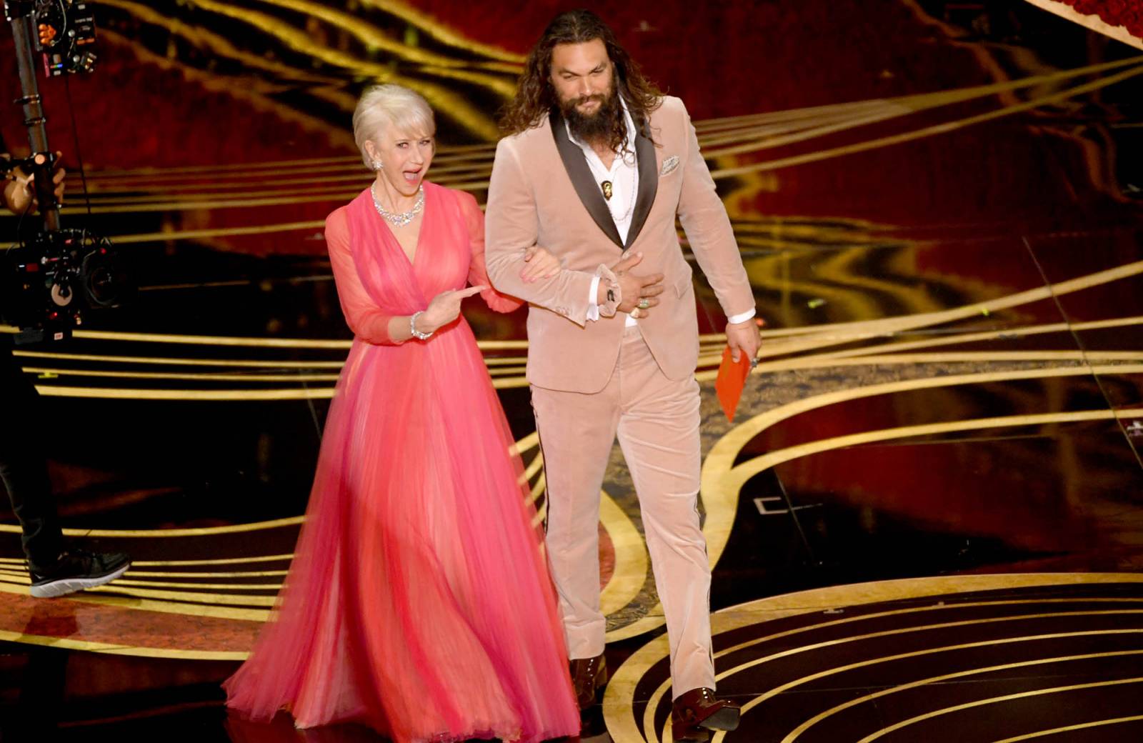 Helen Mirren i Jason Momoa (Fot. Getty Images)