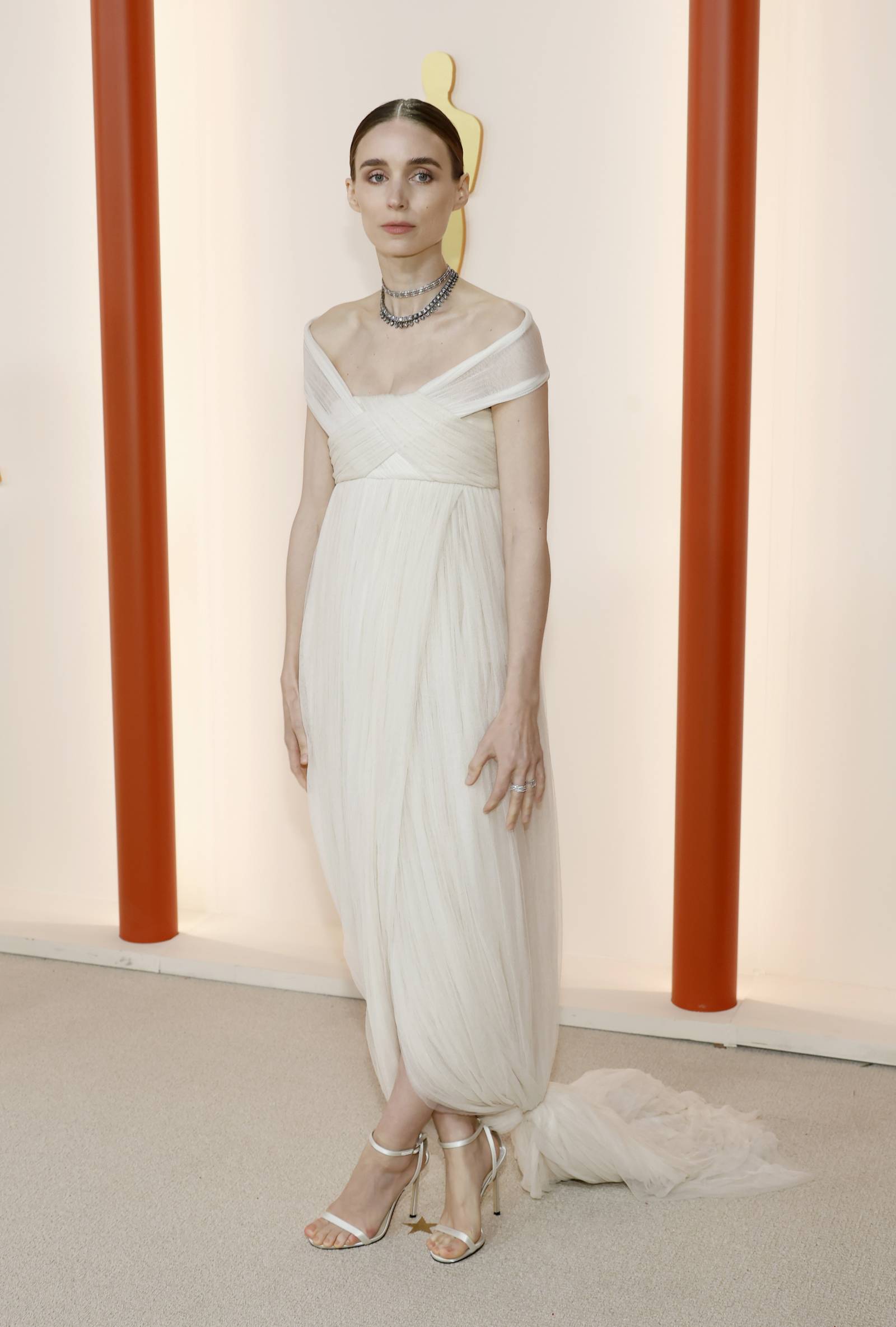 Rooney Mara w kreacji z kolekcji Alexandra McQueena jesień-zima 2008 na gali rozdania Oscarów 2023
