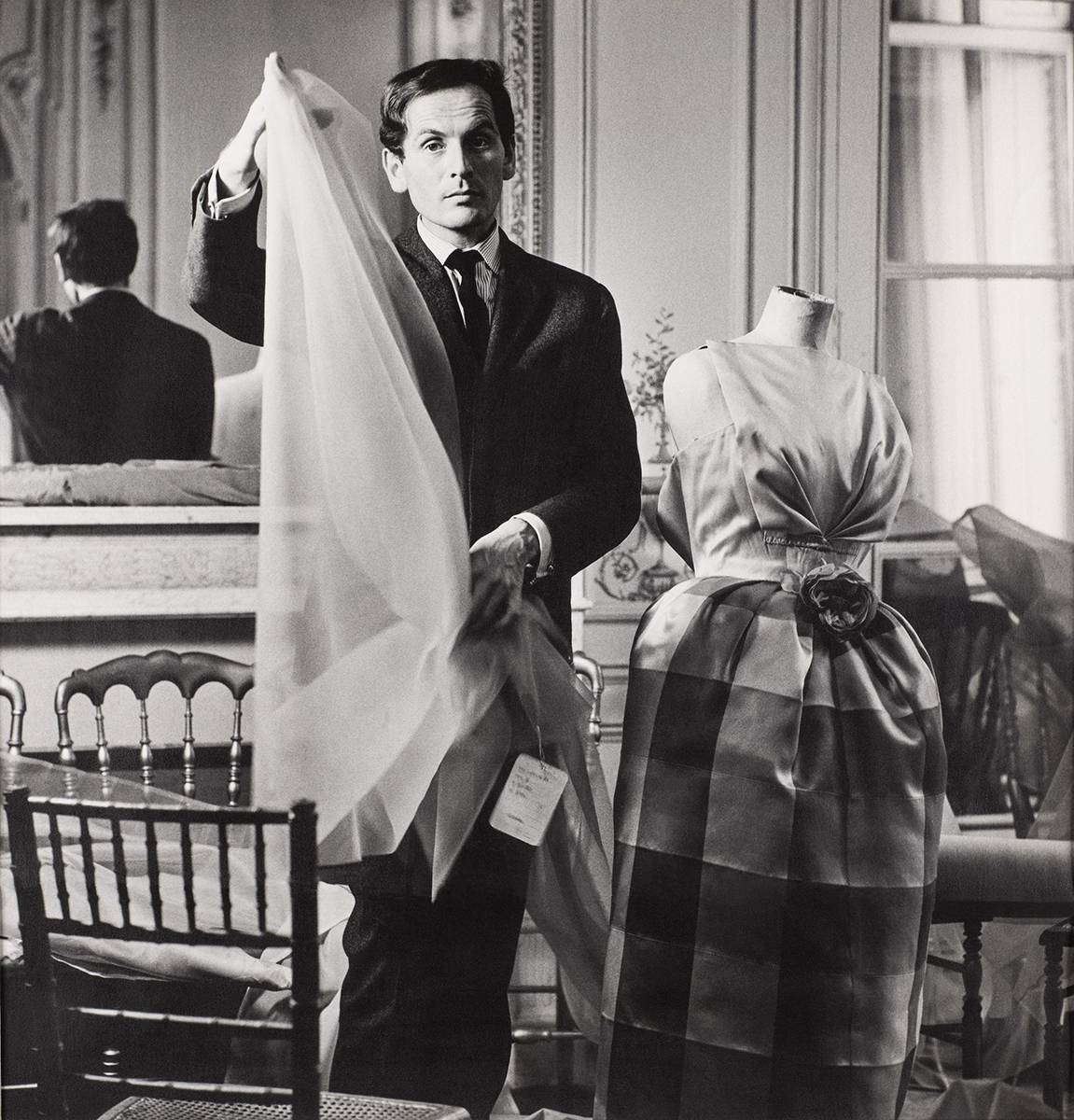 Pierre Cardin w atelier, 1957 rok