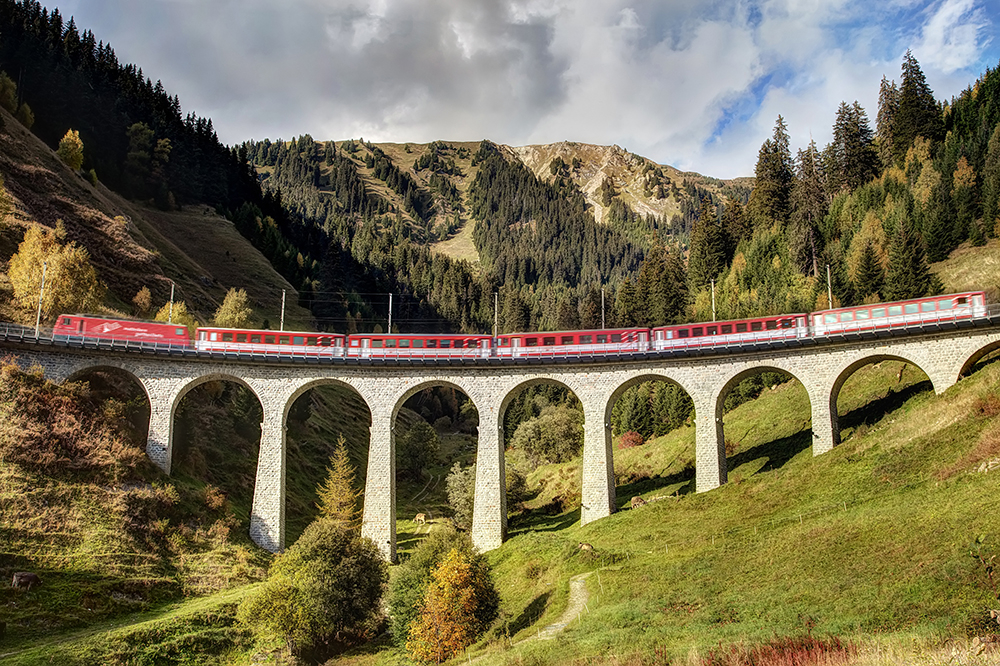 Glacier Express (Fot. Davide Seddio, Getty Images)