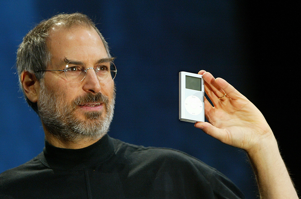 Steve Jobs prezentuje nowego iPoda mini, 2004 rok