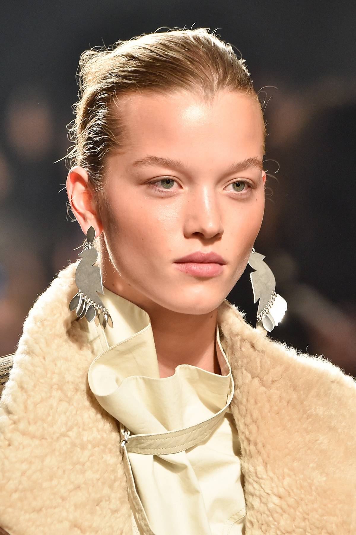 Naturalny look na pokazie Isabel Marant