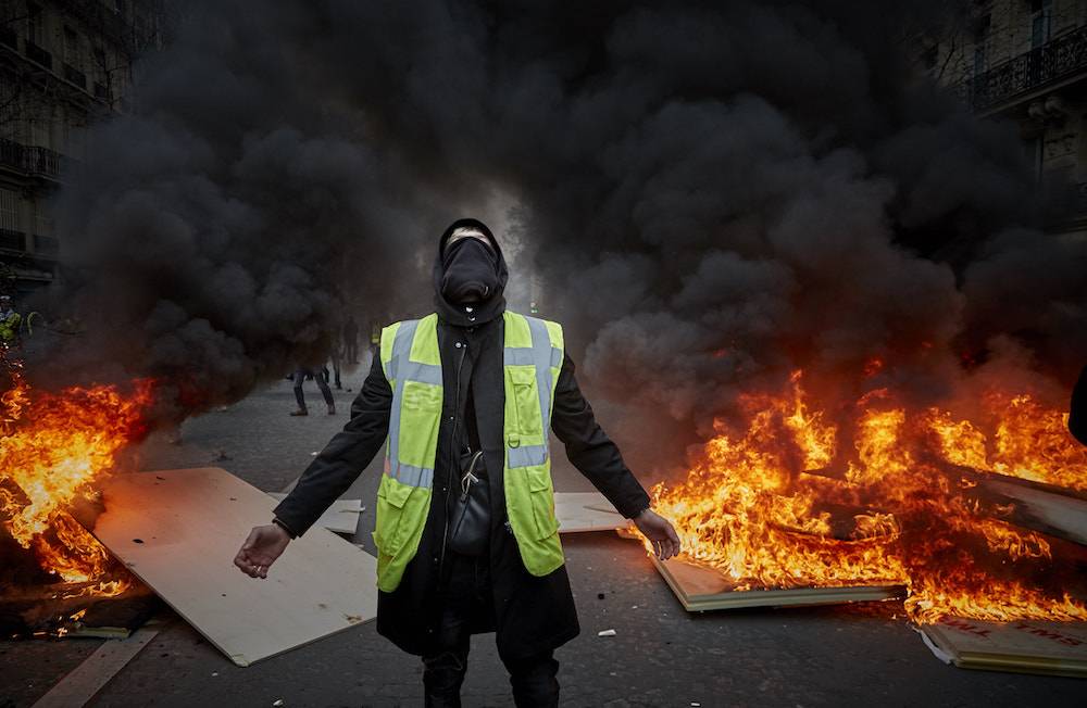 Żółte kamizelki zdobywają Paryż (Fot. Getty Images)