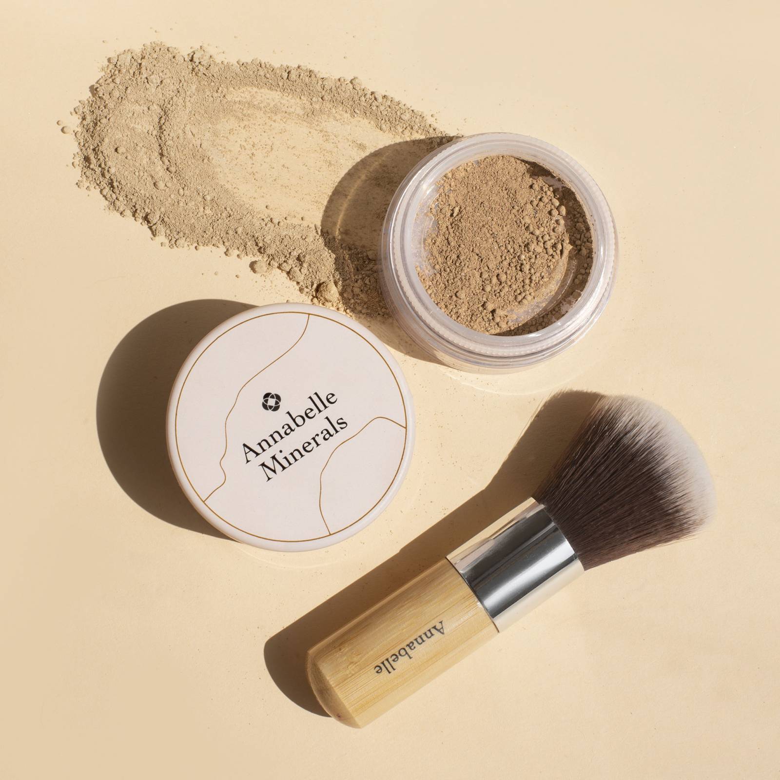 Puder mineralny Anabelle Minerals (Fot. materiały prasowe)