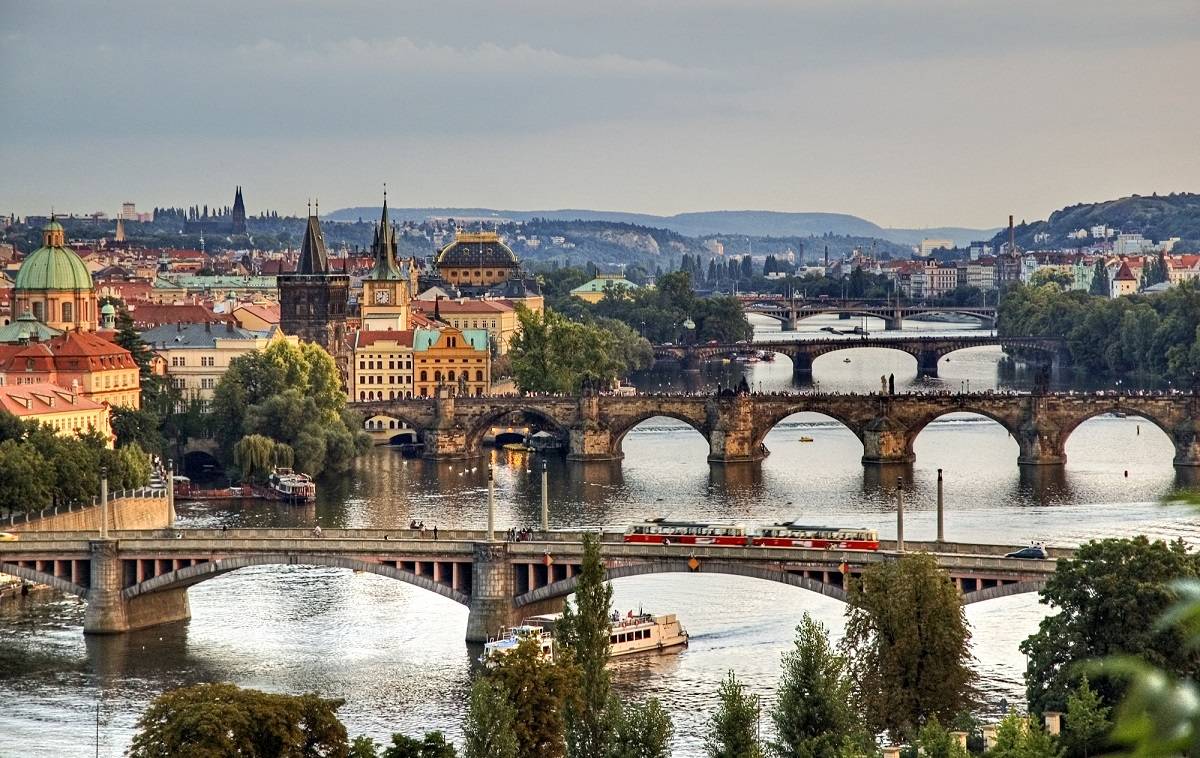 Widok na Pragę ze wzgórza Letna