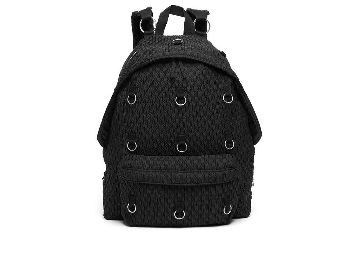 Czarny plecak z metalowymi pierścieniami, Raf Simons x Eastpak, 147 euro / MatchesFashion.com