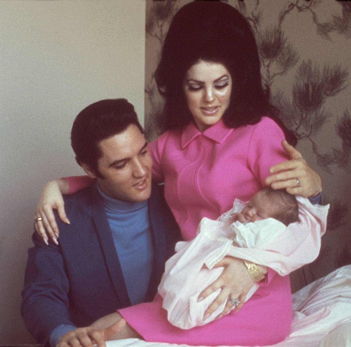 Priscilla i Elvis z córką Lisą-Marie Presley (Fot. Getty Images)