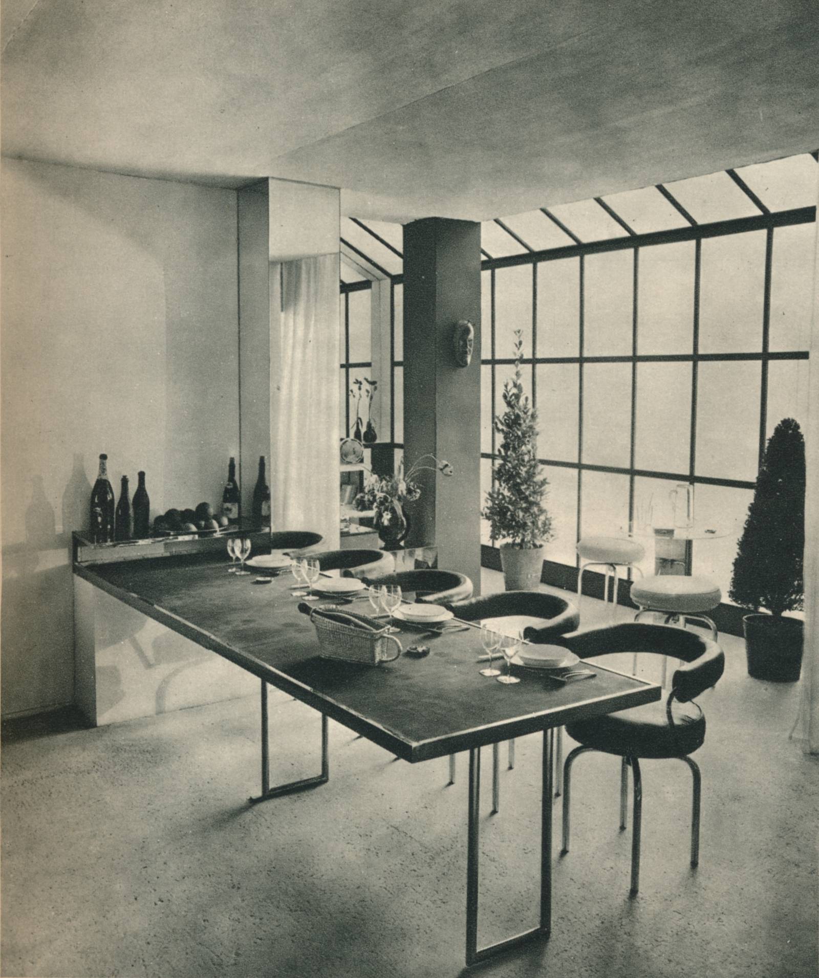 Jadalnia projektu Charlotte Perriand, część wystawy Salon des Artistes Decorateurs w Paryżu w 1928 r. / Fot. The Print Collector, East News