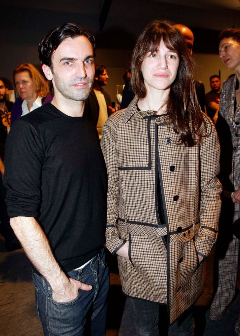 Charlotte Gainsbourg i Nicolas Ghesquière na pokazie Balenciagi na sezon jesień-zima 2009 (Fot. Michel Dufour/Getty Images)