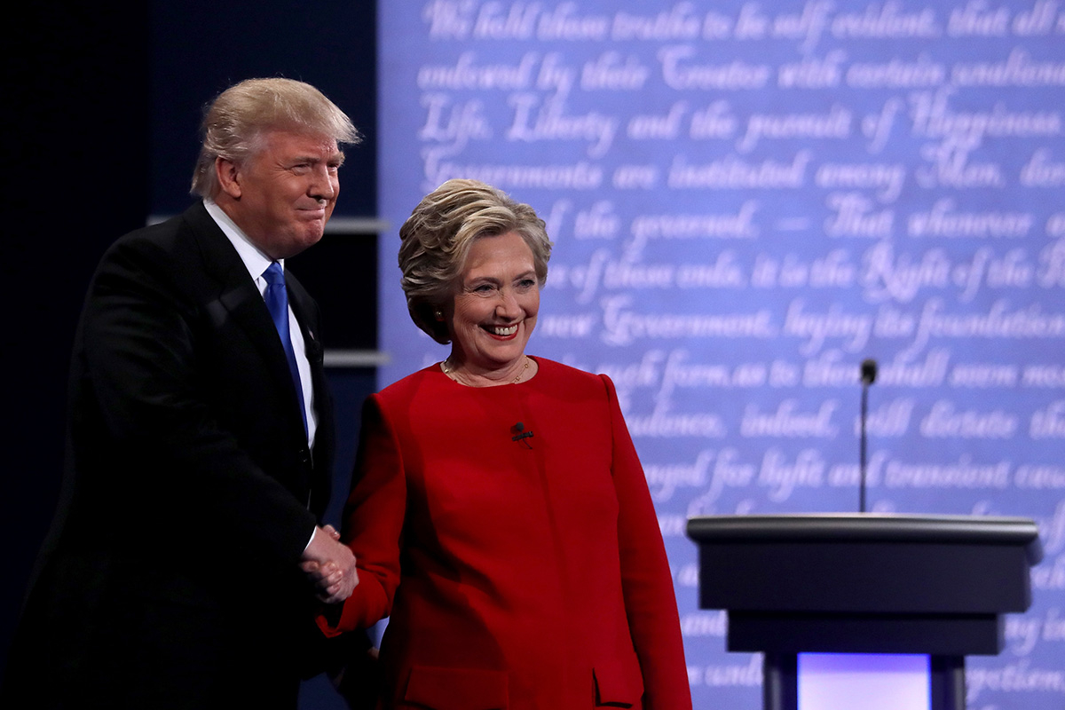Donald Trump i Hilary Clinton podczas debaty prezydenckiej
