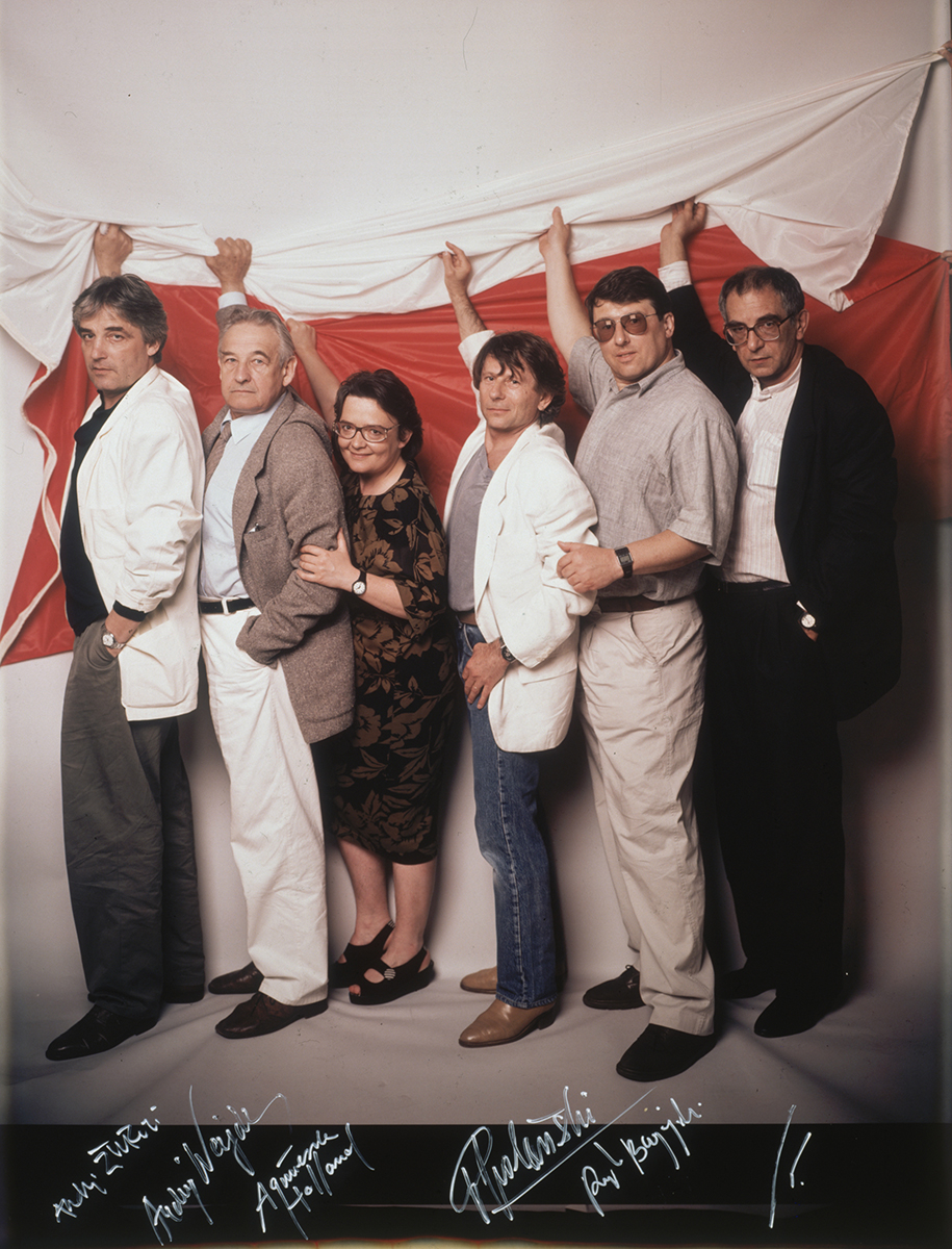 Od lewej: Andrzej Żuławski, Andrzej Wajda, Agnieszka Holland, Roman Polański, Ryszard Bugajski i Krzysztof Kieślowski na 43. Festiwalu Filmowym w Cannes, 1990 rok (Fot. Getty Images)