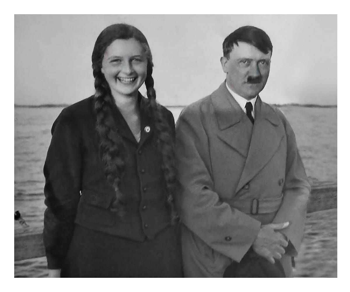 Adolf Hitler z siostrzenicą (Fot. Materiały prasowe)