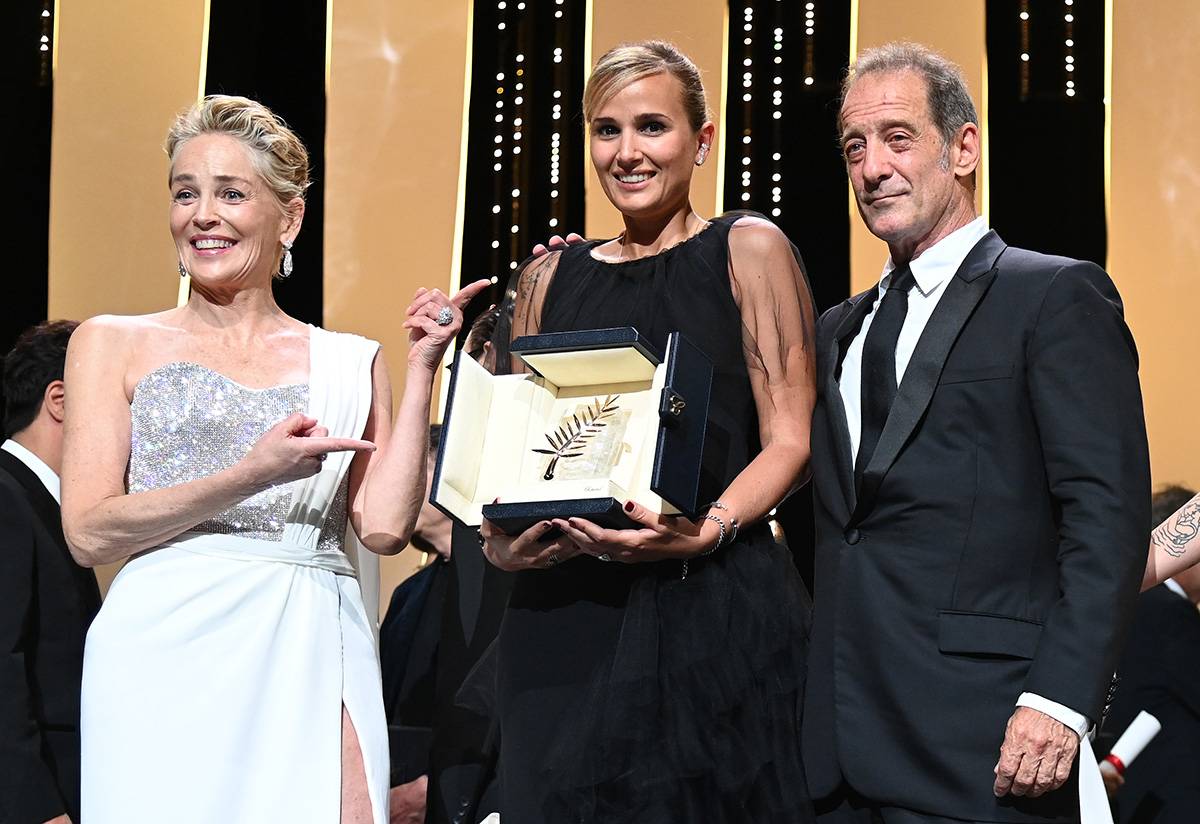 Sharon Stone, Julia Ducournau i Vincent Lindon (Fot. Getty Images)